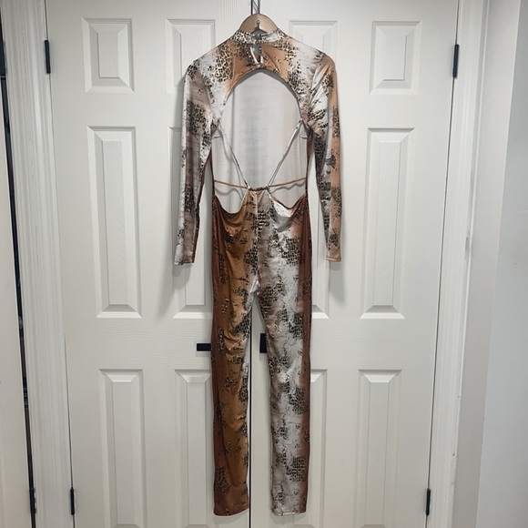 NWT Woman’s Snake Jumpsuit size large - Picture 6 of 8